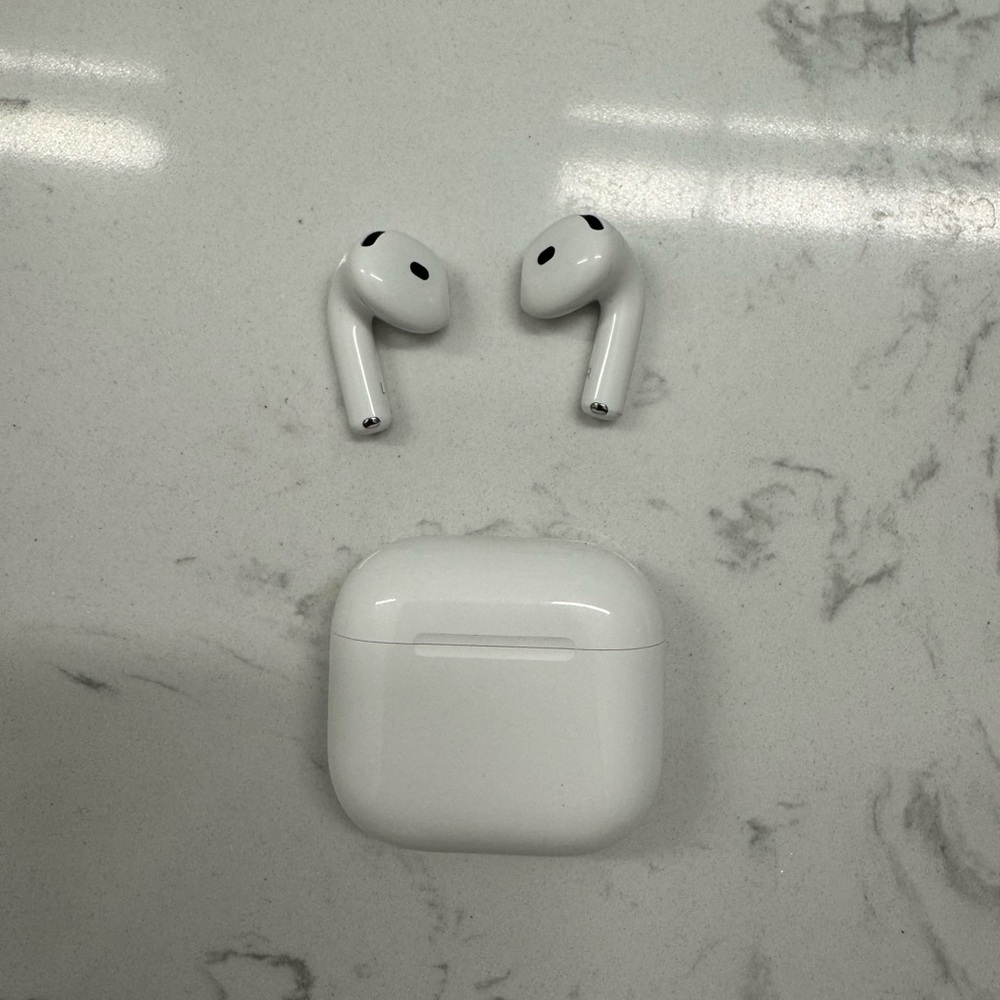 Apple AirPods 4